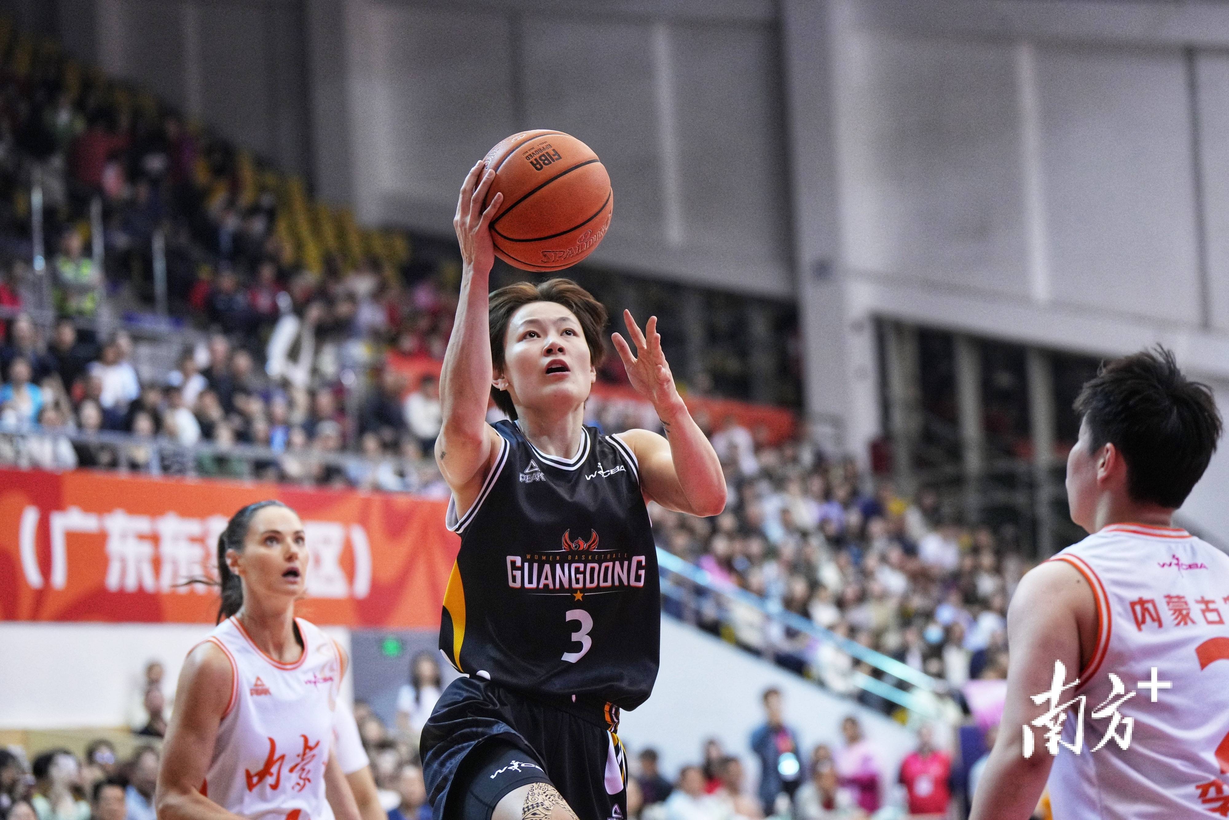 广东女足球员获得最佳进球奖：实力得到认可